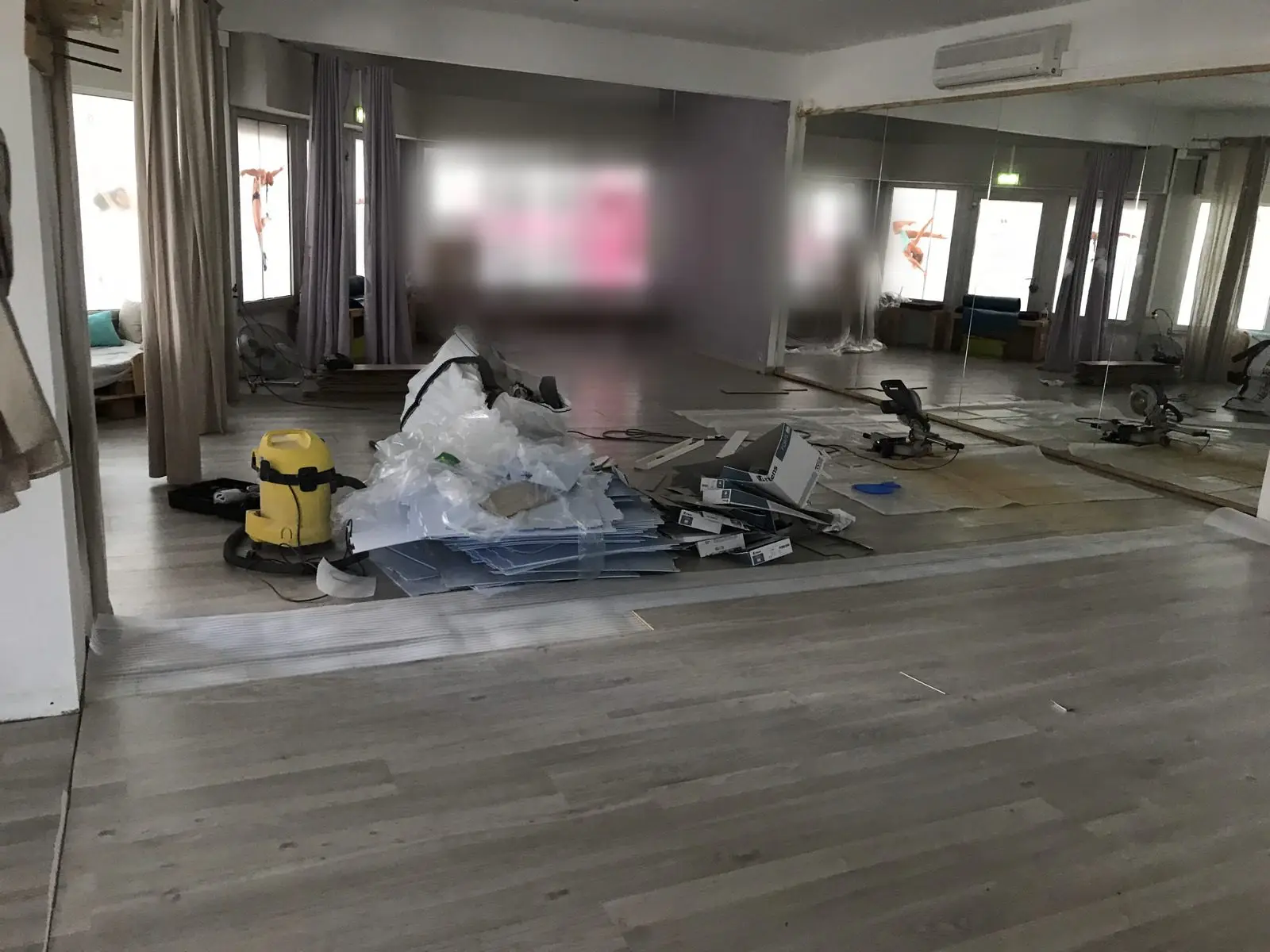 Poste de découpe installé dans la salle