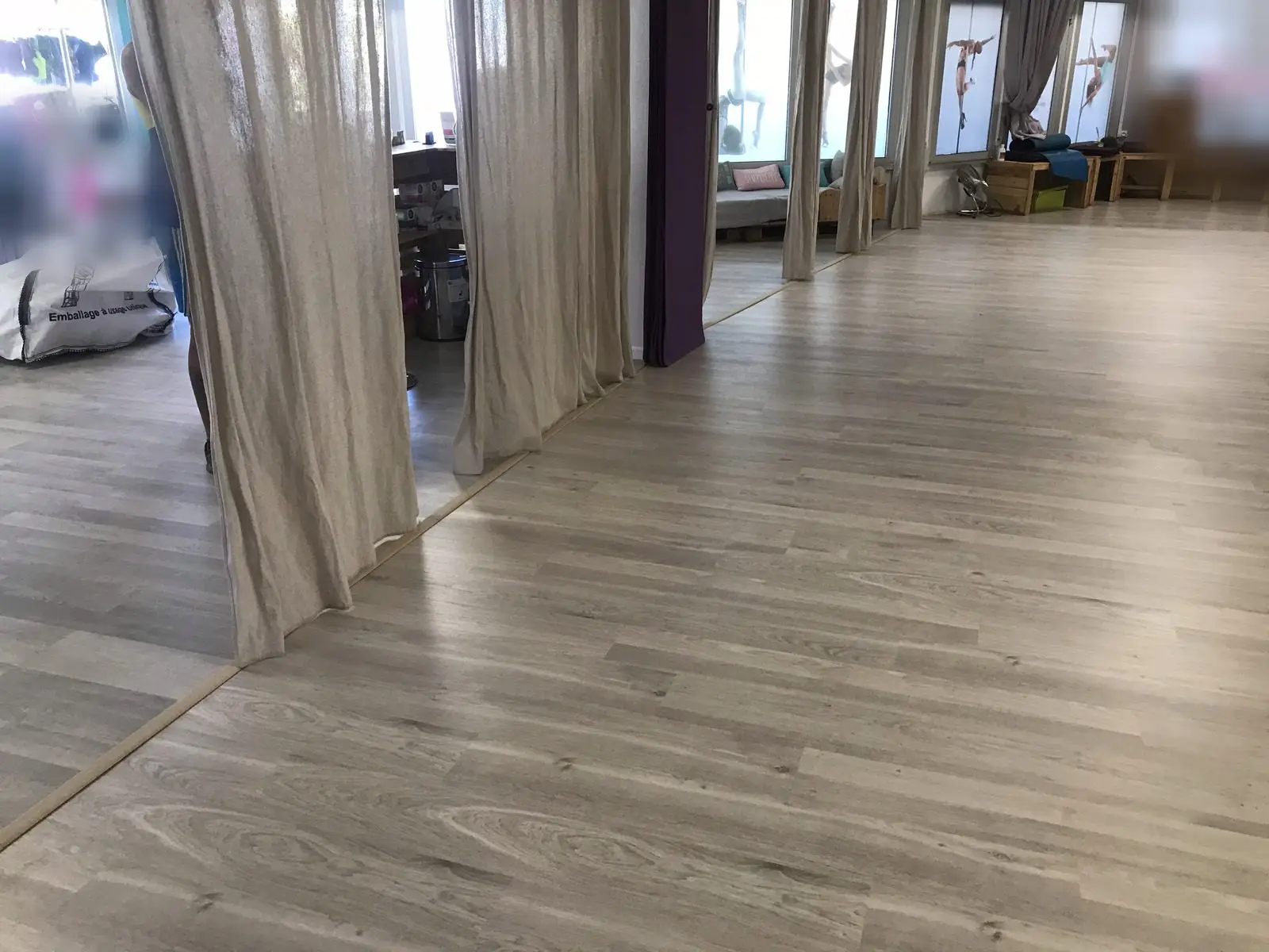 Zone de passage avec le nouveau sol posé